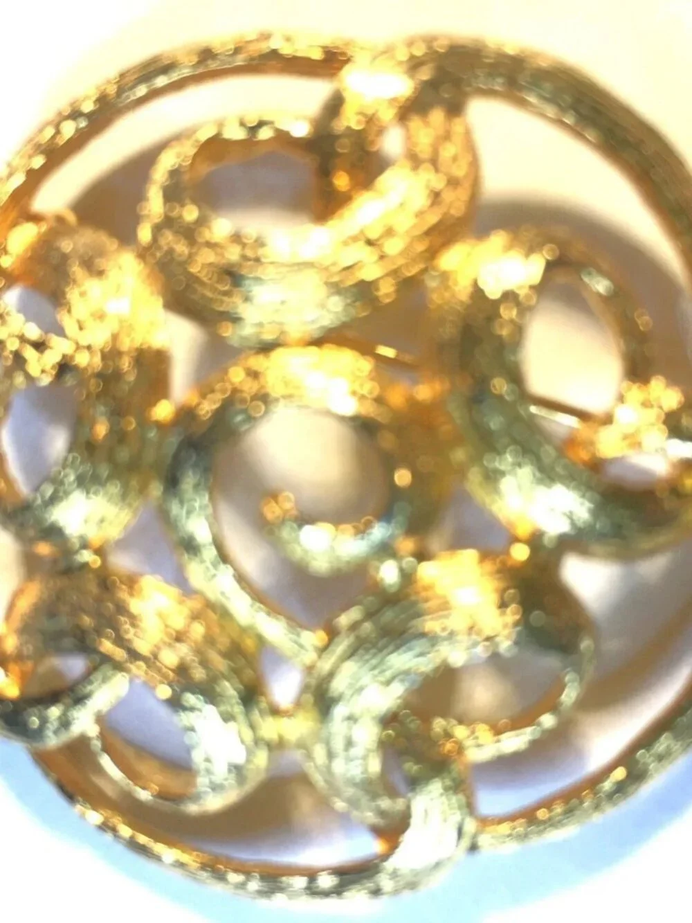 Vintage 1960's Sarah Coventry Signed Modernist Gold Tone Swirl Brooch Pin 1.75